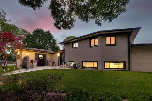 8864 E Prairie Rd, Skokie, IL, 60076-2364 | Card Image