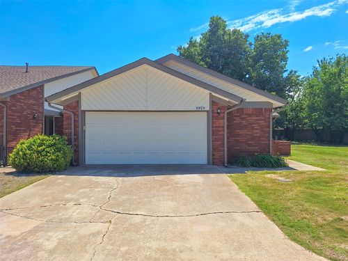11929 N Mustang Rd, Yukon, OK, 73099-8145 | Card Image