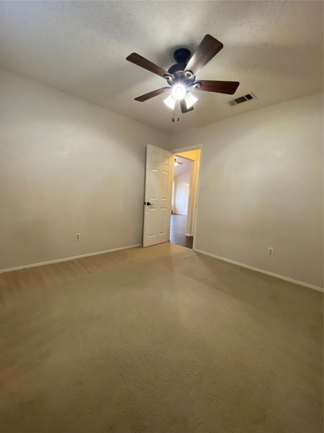 Unfurnished room with baseboards, a ceiling fan, and visible vents | Image 25