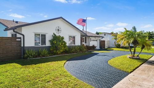 8610 Nw 46th St, Lauderhill, FL, 33351-5421 | Card Image