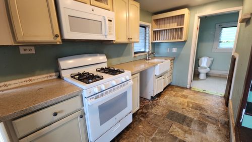 2131 Kaumana Dr, HILO, HI, 96720-1416 | Card Image