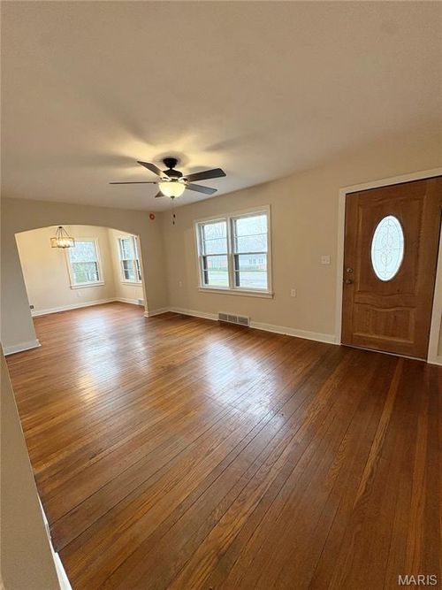 514 Sycamore St, Scott City, MO, 63780-2324 | Card Image