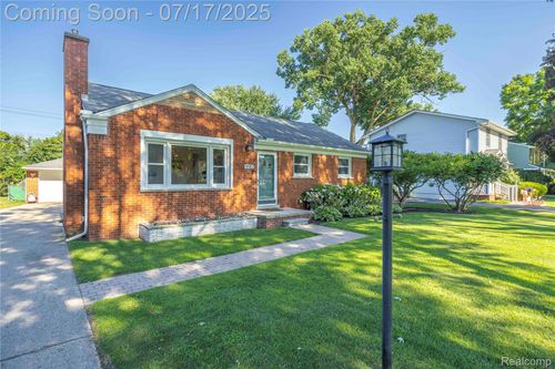9082 Ball St, Plymouth, MI, 48170-4004 | Card Image
