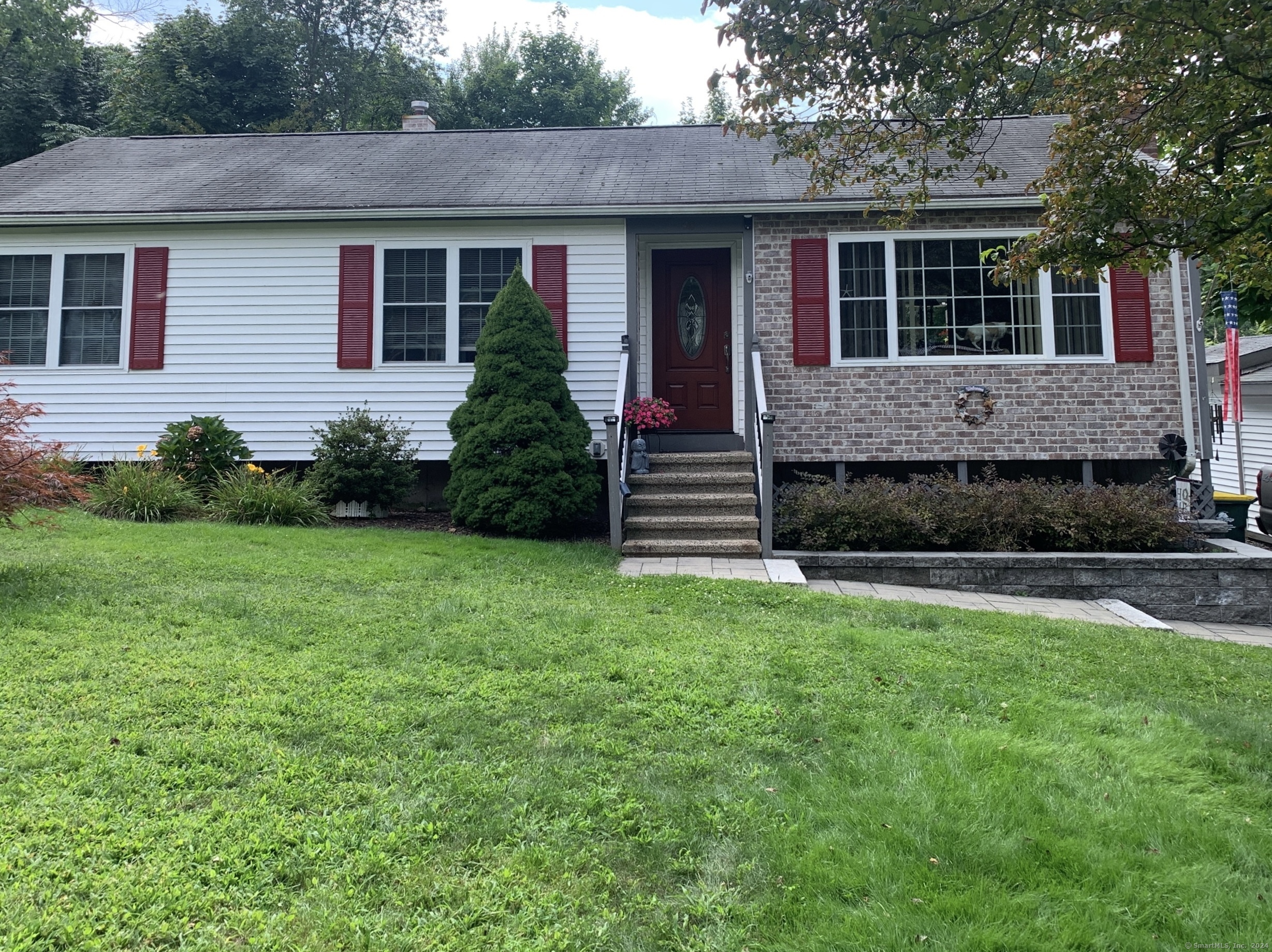 Hunters Ln, Ansonia, CT 06401