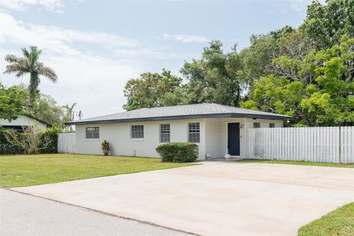 2421 Linsey Street, TAMPA, FL, 33605 | Card Image