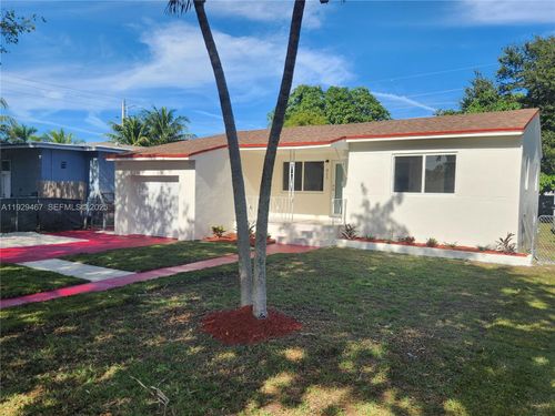 815 Ne 134th St, North Miami, FL, 33161-4123 | Card Image