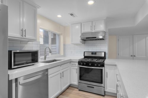 10454 S Golden Willow Dr, Sandy, UT, 84070-4236 | Card Image