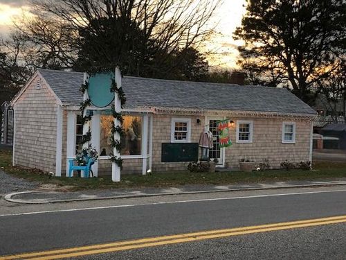 855 Main St, West Dennis, MA, 02670-2823 | Card Image