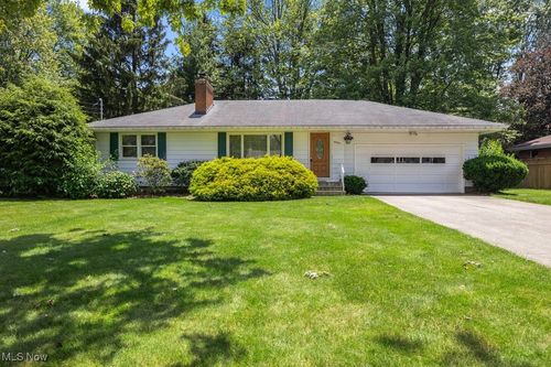 39561 Robert Ln, Elyria, OH, 44035-8177 | Card Image