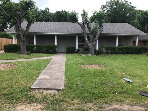 212 Barry Ln, Lancaster, TX, 75146-2204 | Card Image