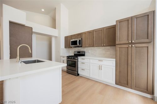 3620 Lake Victoria Dr, North Las Vegas, NV, 89032-7669 | Card Image