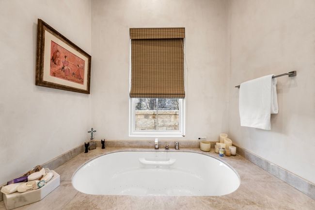 705 W Creek St, Home with 3 bedrooms, 5 bathrooms and 3 parking in Fredericksburg TX | Image 25