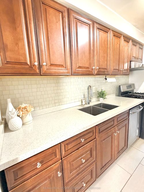 17-2755 Windwood Dr, Mississauga, ON, L5N2C8 | Card Image