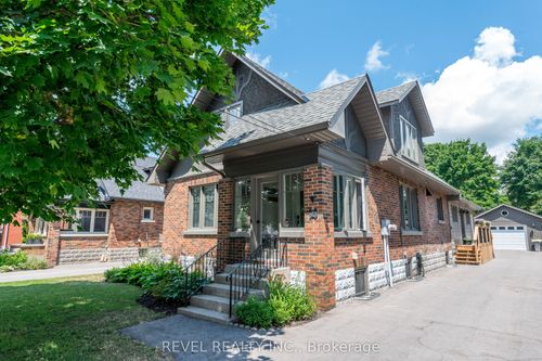14 Bond St W, Kawartha Lakes, ON, K0M1N0 | Card Image