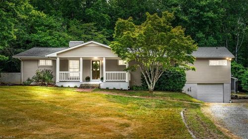 1100 Salem Lake Road, Winston Salem, NC, 27107 | Card Image