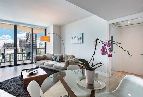 unit-4811-1300 S Miami Ave, Miami, FL, 33130-4506 | Card Image