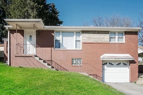 3530 Pinewood Dr, West Homestead, PA, 15120-1315 | Card Image
