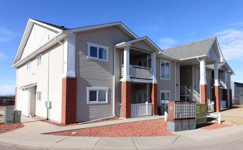 5-18 Broadway Crt Nw, Redcliff, AB, T0J2P2 | Card Image