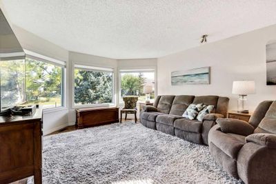 1 Sunset Cres, House detached with 5 bedrooms, 3 bathrooms and 4 parking in Okotoks AB | Image 2