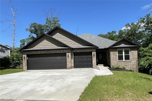 5 Burns Cir, Bella Vista, AR, 72714-4215 | Card Image