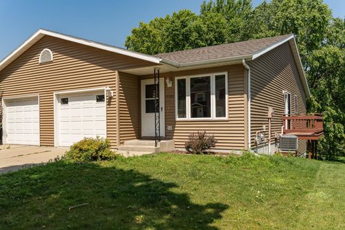 3323 7th St Nw, Rochester, MN, 55901-6625 | Card Image
