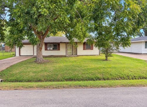 3104 Central Blvd, Nederland, TX, 77627-3324 | Card Image