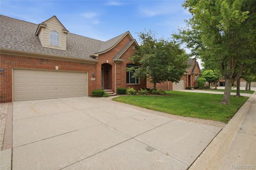 49554 Iron River Dr, Macomb, MI, 48042-4653 | Card Image