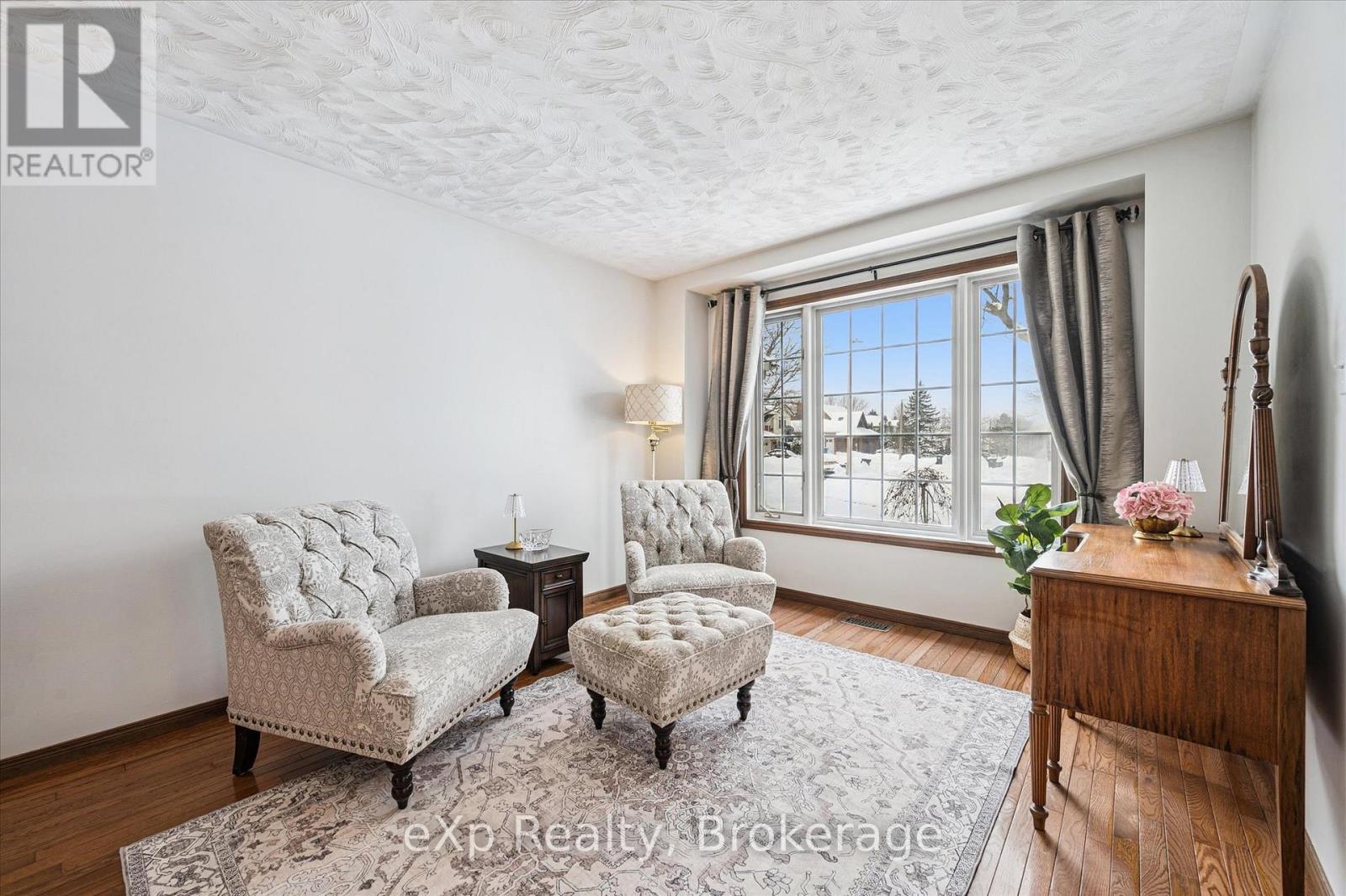 Residential in Guelph (Dovercliffe Park/Old University) 5