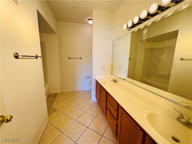 UNIT-1325 - 833 Aspen Peak Loop, Condo with 2 bedrooms, 2 bathrooms and null parking in Henderson NV | Image 17