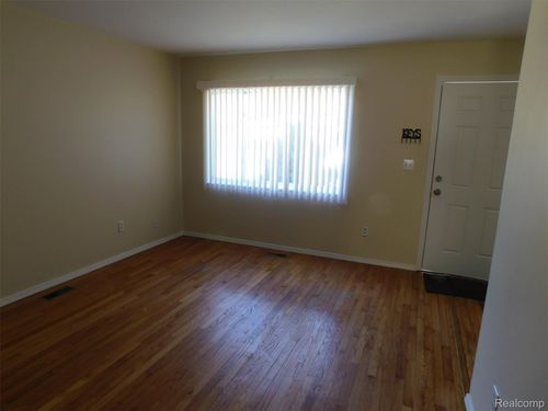 20432 Finley St, Clinton Twp, MI, 48035-3474 | Card Image