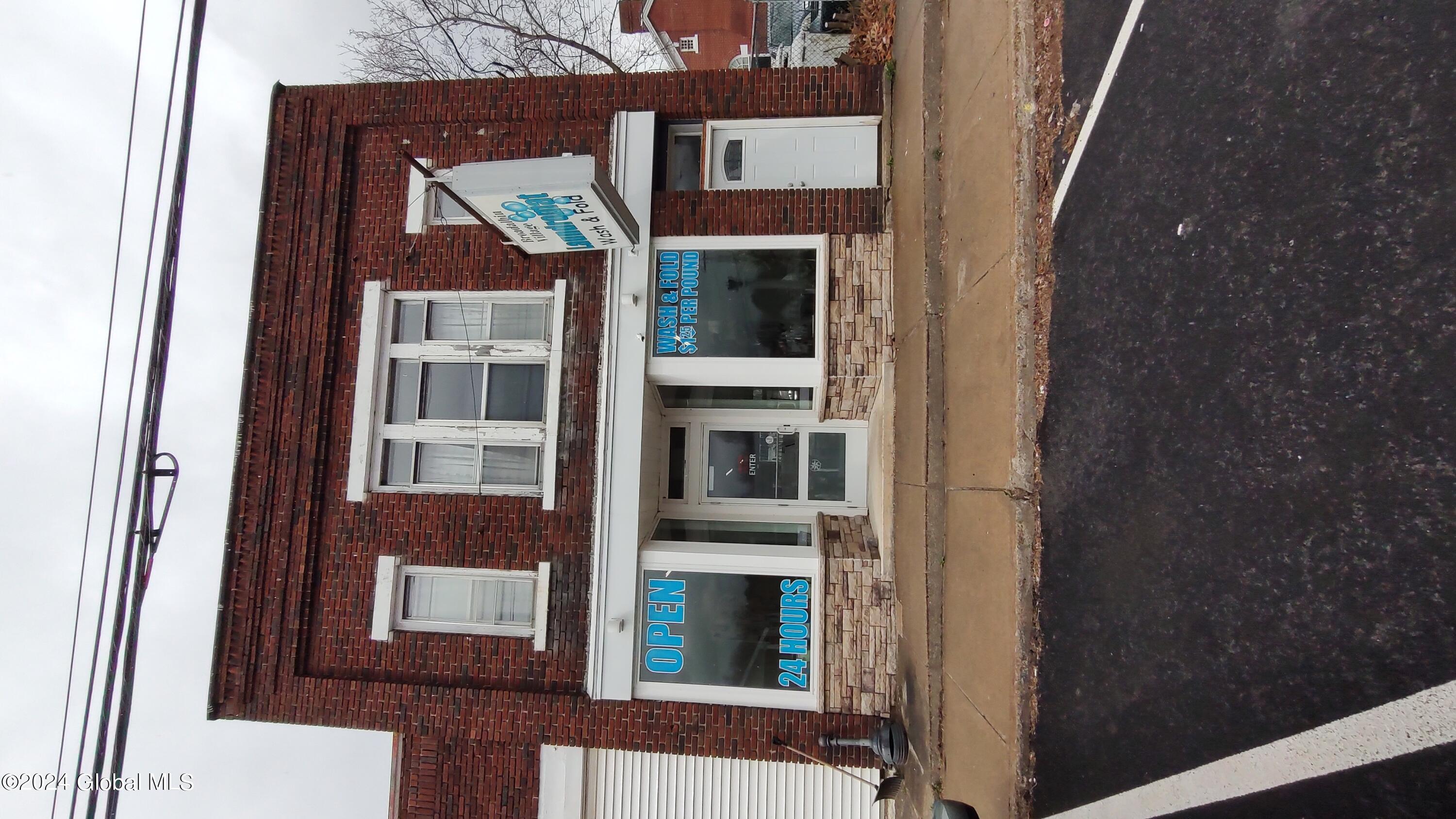 4 W Main St, Broadalbin, NY 12025