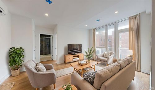 4l-138-28 Queens Blvd, Briarwood, NY, 11435-2642 | Card Image