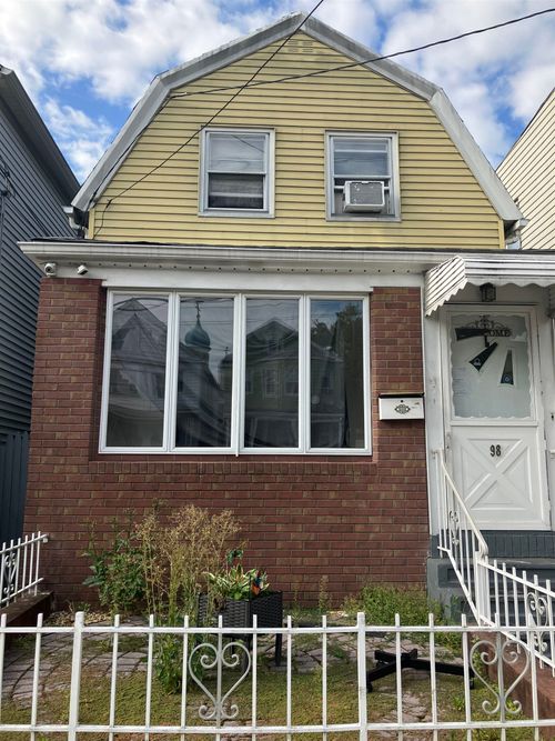 98 W 27th St, Bayonne, NJ, 07002-2717 | Card Image