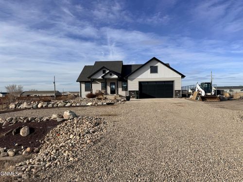 13351 Yellowstone Meadow St, Williston, ND, 58801-9110 | Card Image