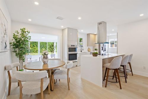 2825 Ne 9th Ave, Wilton Manors, FL, 33334-3705 | Card Image