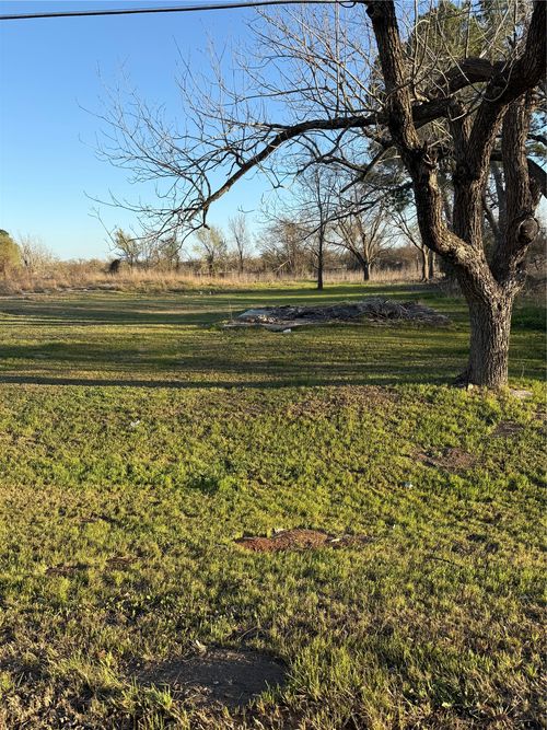 1304 E Cameron Ave, Rockdale, TX, 76567-3030 | Card Image