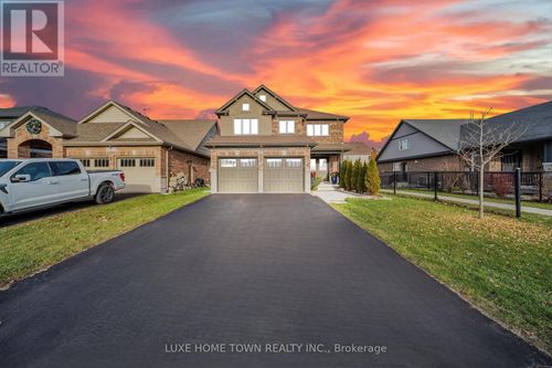 52 Riley Cres, Fergus, ON, N1M0C2 | Card Image