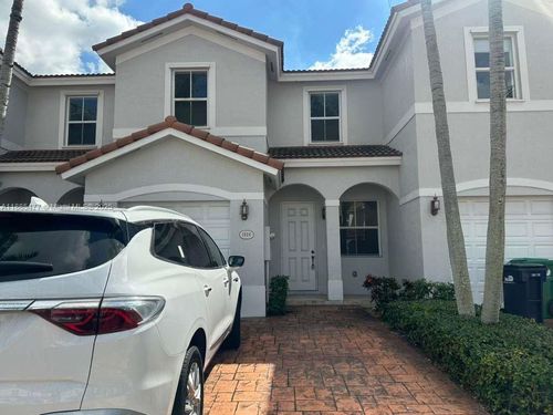 1026-1026 Ne 207th Ter, Miami, FL, 33179-1936 | Card Image