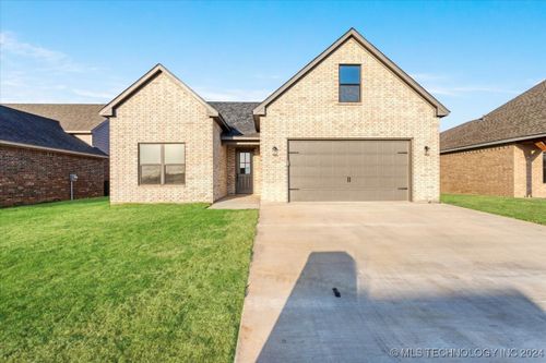849 Springfield Ct, Durant, OK, 74701-2352 | Card Image