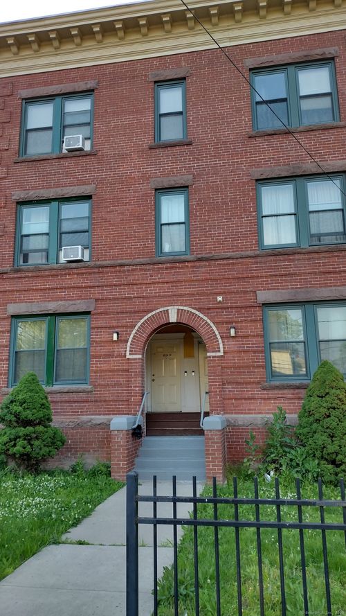 19 Edgewood St, Hartford, CT, 06112-2322 | Card Image