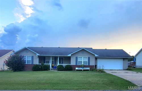 330 Murfield Dr, Poplar Bluff, MO, 63901-6646 | Card Image