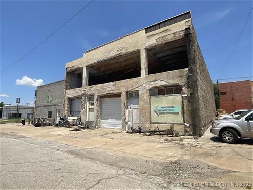 124 W Moses St, Cushing, OK, 74023-3236 | Card Image