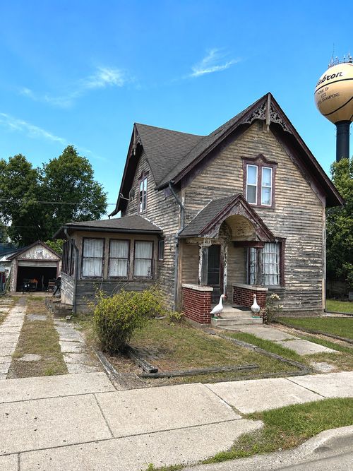 9905 Main St, Hebron, IL, 60034-8907 | Card Image