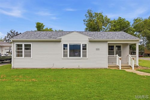 1111 Mulliken St, Carlyle, IL, 62231-1232 | Card Image