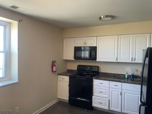28 E Camplain Rd, Manville, NJ, 08835-1450 | Card Image