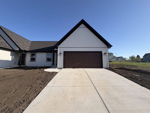 68-365 Lilac Ln, Stoughton, WI, 53589-8801 | Card Image