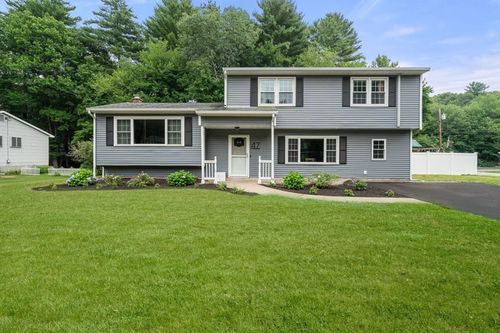 47 Westfield Dr, Holliston, MA, 01746-1712 | Card Image