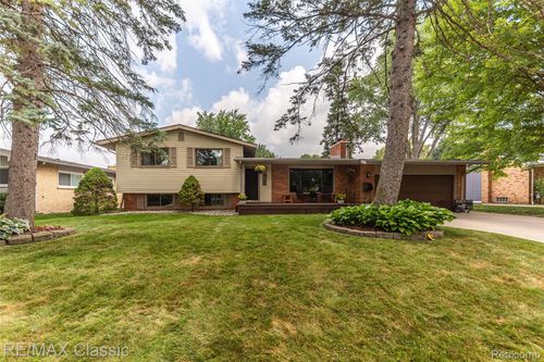 42150 Lakeland Ct, Plymouth, MI, 48170-2517 | Card Image