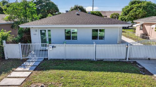915 S F St, Lake Worth, FL, 33460-4833 | Card Image