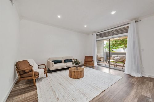 510 Shadowgraph Dr, San Jose, CA, 95110-3569 | Card Image